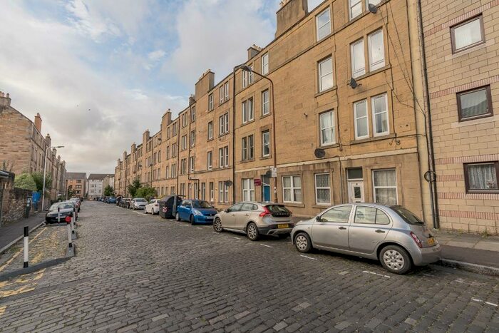 1 Bedroom Flat To Rent In Cathcart Place, Edinburgh, EH11
