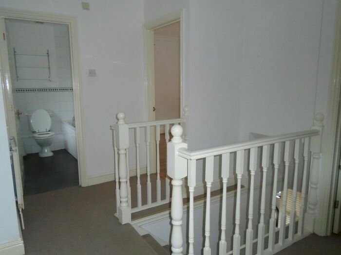 3 Bedroom Detached House For Sale In Buchanan Close, London, N21