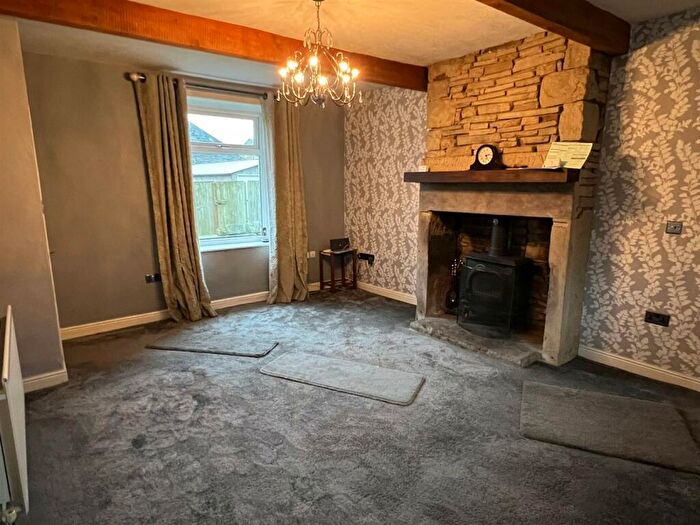 2 Bedroom End Of Terrace House To Rent In Crosland Hill Road, Crosland Moor, Huddersfield, HD4