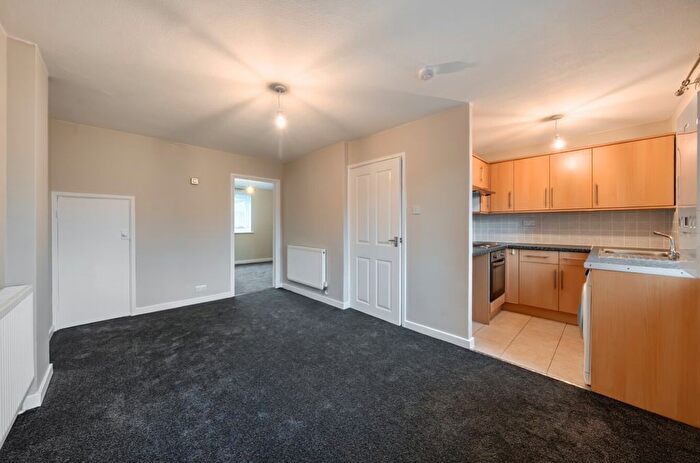 1 Bedroom Maisonette For Sale In Chartwell Place, Cheam, Sutton, Surrey, SM3