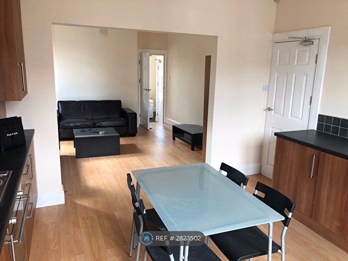 1 Bedroom Flat To Rent In Machon Bank, Sheffield, S7