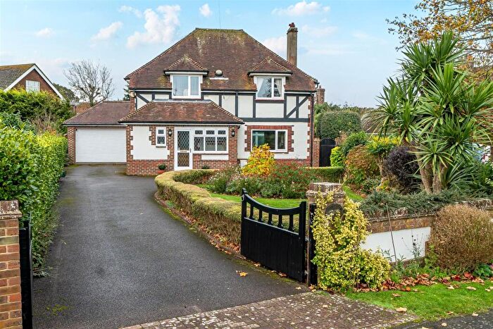 3 Bedroom Detached House For Sale In East Close, Middleton-On-Sea, PO22