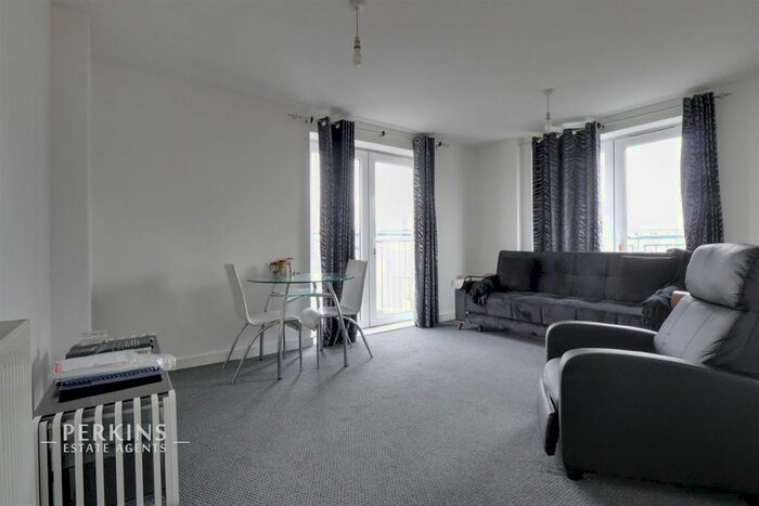 2 Bedroom Flat To Rent In Waxlow Way, Northolt, UB5