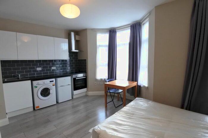 Studio To Rent In Howard Road, Cricklewood, NW2