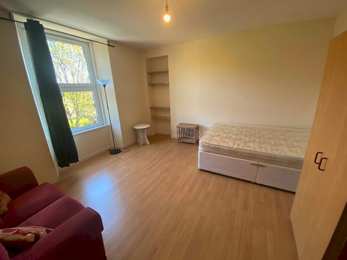 Studio To Rent In F, Polepark Road, Dundee, DD1