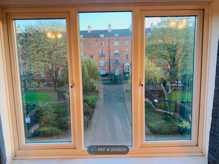 2 Bedroom Flat To Rent In Greys Court, Reading, RG1