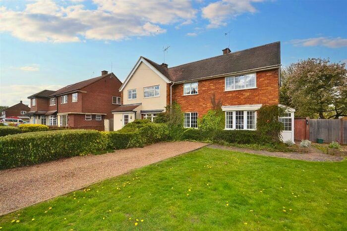 3 Bedroom Semi-detached House For Sale In Thirlmere Drive, St. Albans, AL1