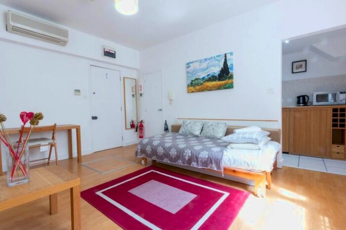 Studio To Rent In Gloucester Street, London, SW1V
