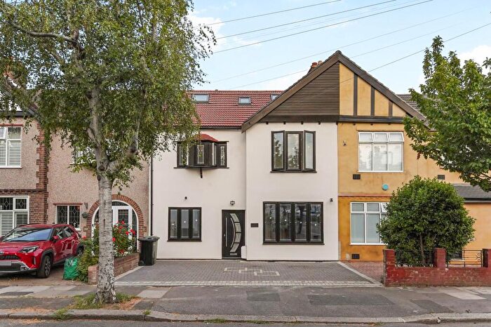 5 Bedroom Terraced House For Sale In Milton Crescent, Ilford, IG2