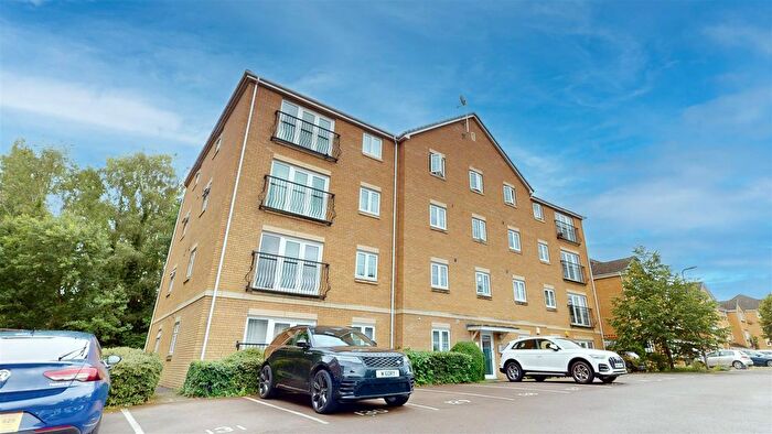 2 Bedroom Flat For Sale In Wyncliffe Gardens, Cardiff, CF23