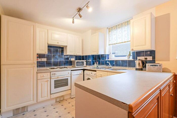2 Bedroom Flat For Sale In Burr Close, St Katharine Docks, London, E1W