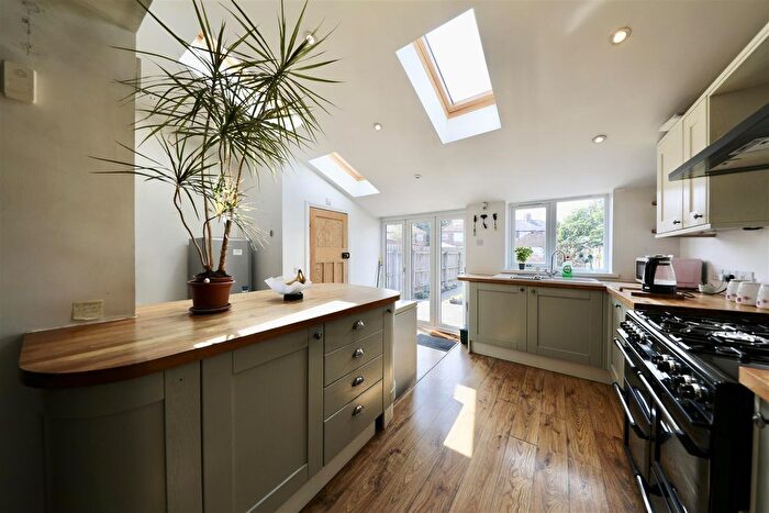 3 Bedroom Terraced House For Sale In Kenilworth Avenue, Hull, HU5