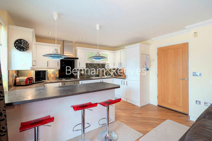 2 Bedroom Apartment To Rent In Erebus Drive, Woolwich, SE28