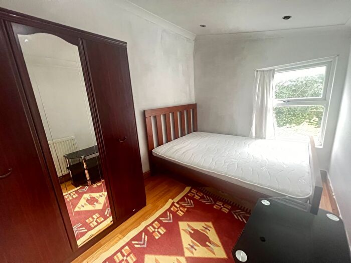 1 Bedroom Flat To Rent In Edinburgh Road, London, N18