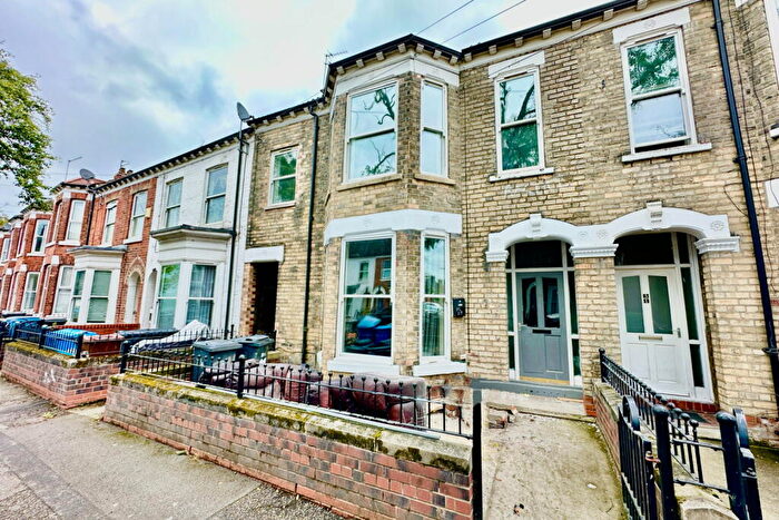 5 Bedroom Block Of Apartments For Sale In Flats - Plane Street, Hull, HU3