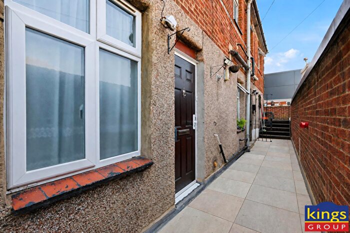 3 Bedroom Maisonette For Sale In Billet Road, London, E17
