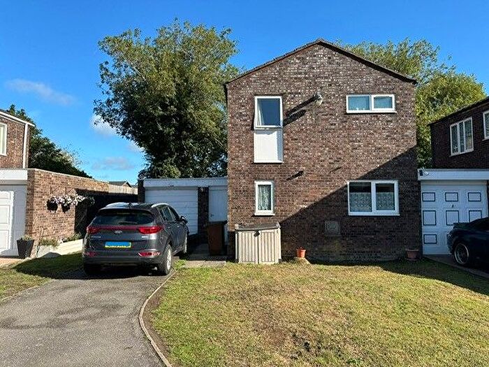 3 Bedroom Link Detached House To Rent In Dresden Close, Corby, NN18