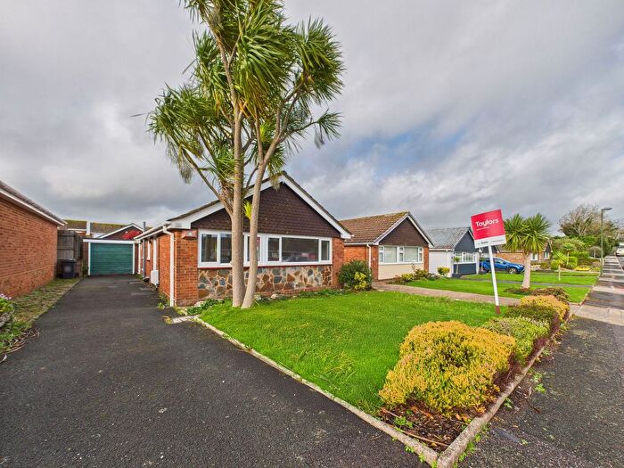 2 Bedroom Bungalow For Sale In Hookhills Road, Paignton, TQ4