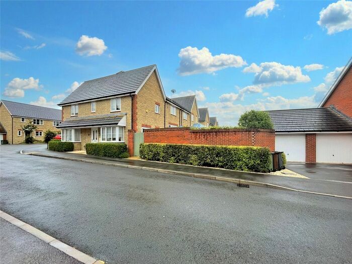 3 Bedroom End Of Terrace House For Sale In Curtis Close, Watchfield, Swindon, SN6