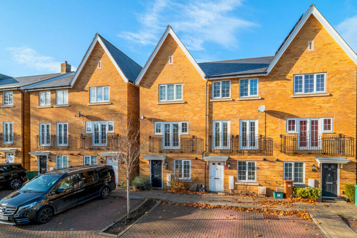 3 Bedroom End Of Terrace House To Rent In Forelle Way, Carshalton, SM5