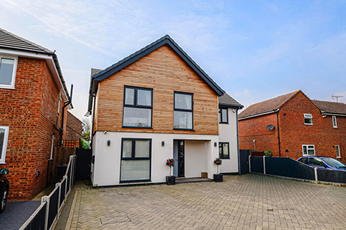 5 Bedroom Detached House For Sale In Buckingham Road, Hockley, SS5