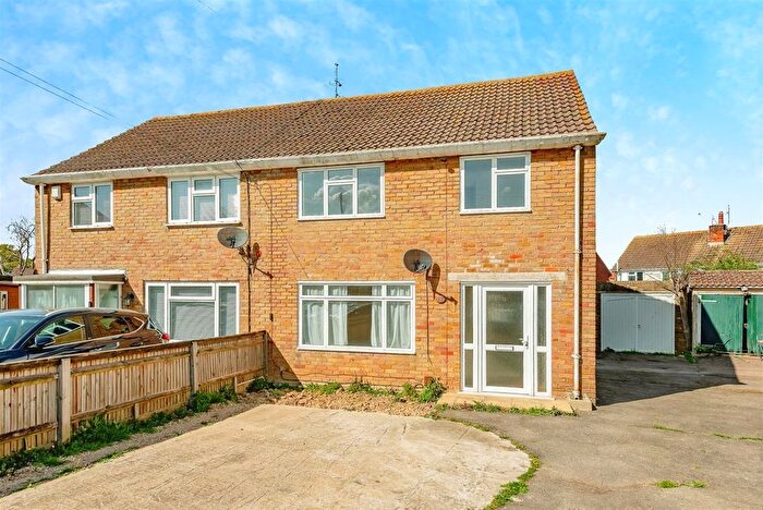 3 Bedroom Semi Detached House To Rent In Coombe Close, Crawley, RH11