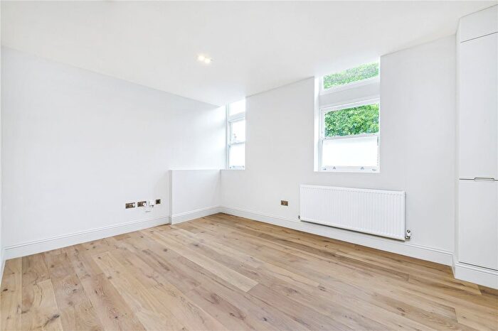 2 Bedroom Flat To Rent In Allfarthing Lane, London, SW18