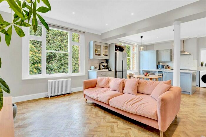 2 Bedroom Flat To Rent In Elm Park Gardens, London, SW10