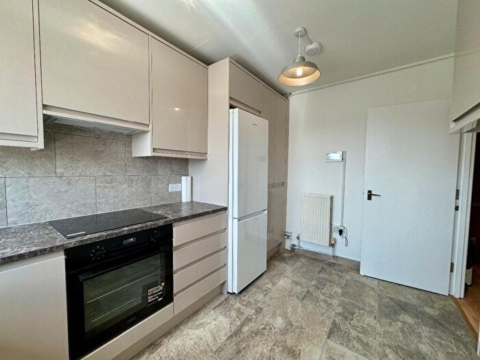 3 Bedroom Flat To Rent In Oxenholme, Harrington Square, London, NW1