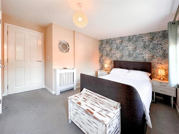 3 Bedroom End Of Terrace House For Sale In Meadow Drive, Long Itchington, Southam, CV47