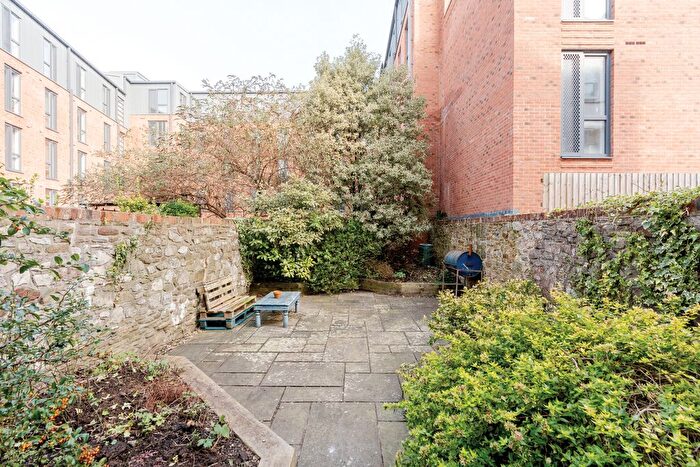 1 Bedroom Flat For Sale In Cave Street, Portland Square, Bristol, BS2