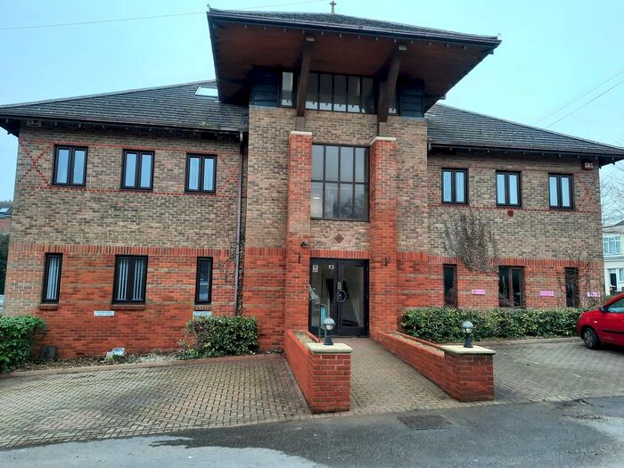 2 Bedroom Flat To Rent In Botley Road, Park Gate, SO31