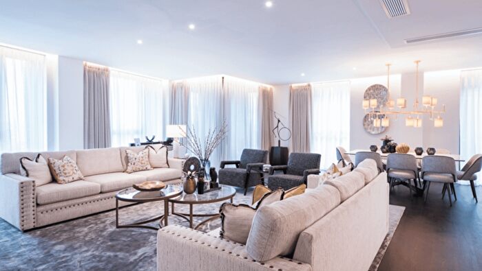 3 Bedroom Flat To Rent In Charles Clowes Walk, London, SW11