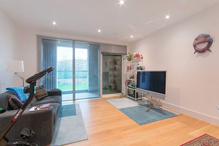 2 Bedroom Flat To Rent In Chiswick High Road, Chiswick, London, W4