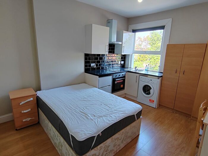 Studio To Rent In Claremont Road, Cricklewood, NW2