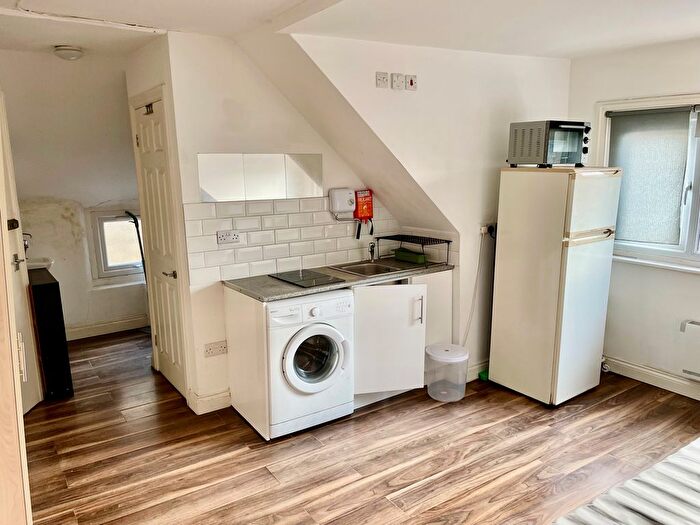 Studio To Rent In Emanuel Avenue, Acton London, W3