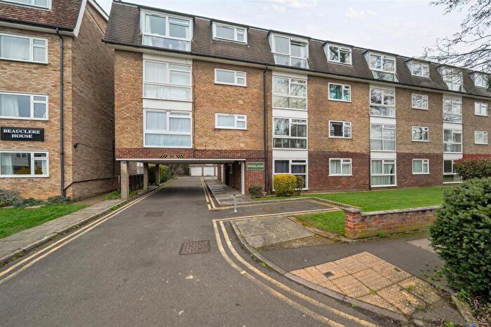 1 Bedroom Apartment For Sale In South Bank, Surbiton, KT6