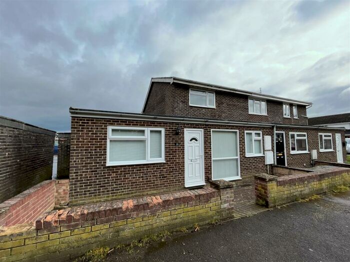 3 Bedroom End Of Terrace House To Rent In Woodgate Close, Grove, OX12