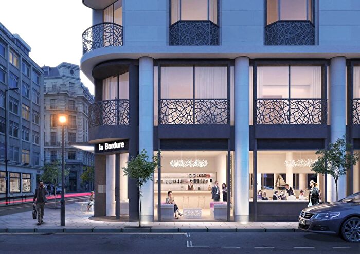 2 Bedroom Flat For Sale In Great Portland Street, London, W1W