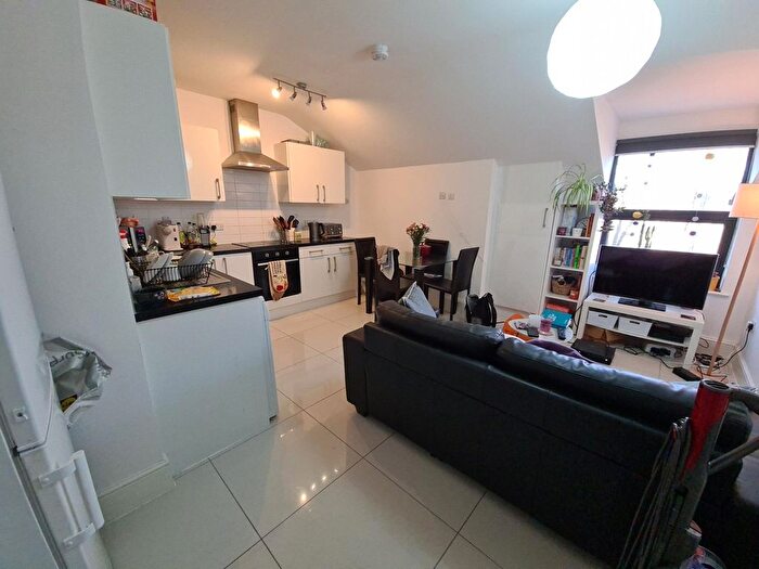 3 Bedroom Flat To Rent In Clarendon Road, Leeds, LS2