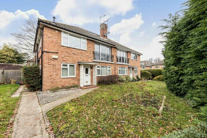 3 Bedroom Flat To Rent In Shaef Way, Teddington, TW11