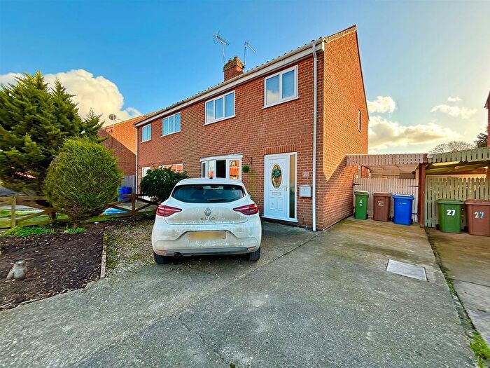3 Bedroom Semi-Detached House For Sale In St. Quintin Park, Brandesburton, Driffield, YO25