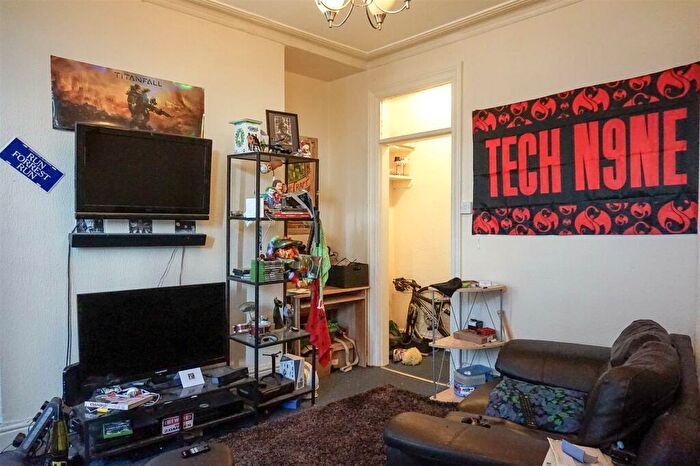 2 Bedroom House To Rent In Adwick Place, Leeds, LS4