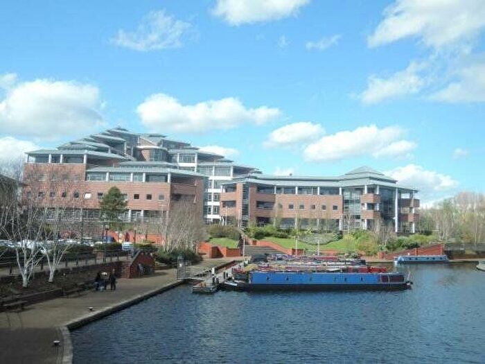 2 Bedroom Flat To Rent In Waterfront West, Brierley Hill, West Midlands, DY5
