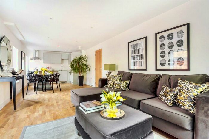 1 Bedroom Flat For Sale In Cross & Pillory House, Cross & Pillory Lane, Alton, Hampshire, GU34