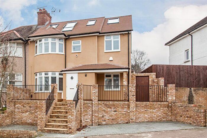 4 Bedroom Semi-Detached House To Rent In Ankerdine Crescent, Shooters Hill, SE18