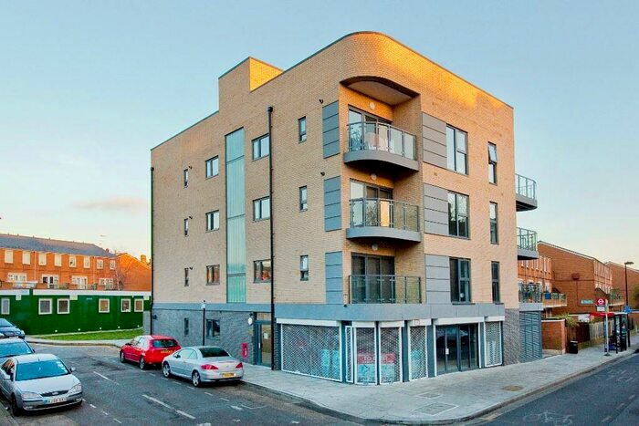 3 Bedroom Apartment To Rent In Boleyn Road, London, N16