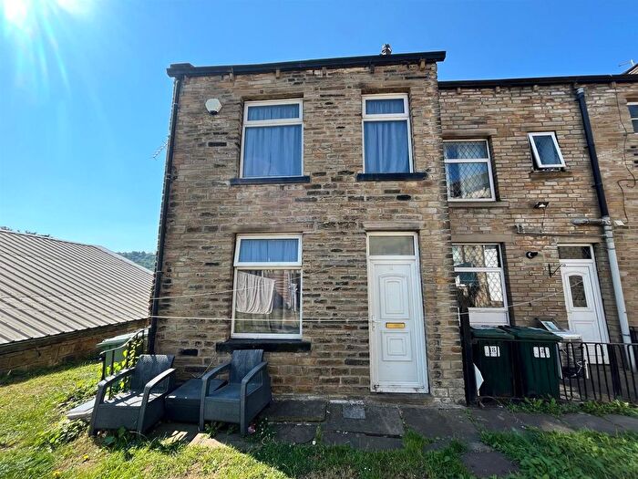 1 Bedroom End Of Terrace House For Sale In Scar Lane, Huddersfield, HD3