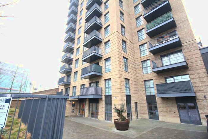 2 Bedroom Flat To Rent In South Way, Wembley, HA9