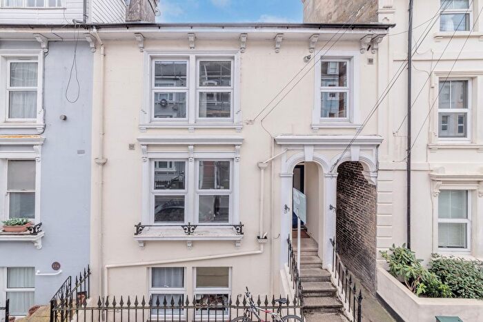 2 Bedroom Flat For Sale In Dudley Road, Tunbridge Wells, TN1